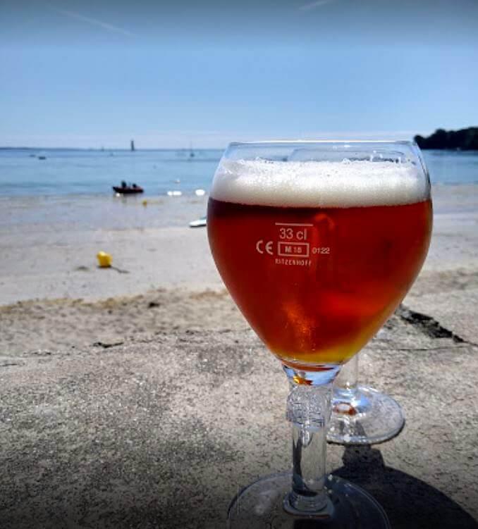 Bière avec vue sur mer